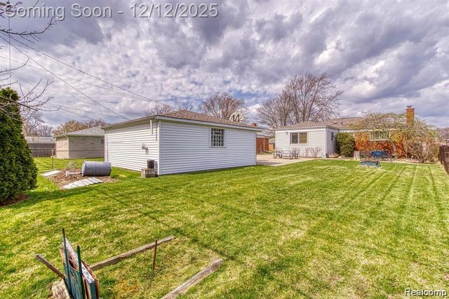 13194 Burgundy Avenue, Warren, MI 48089