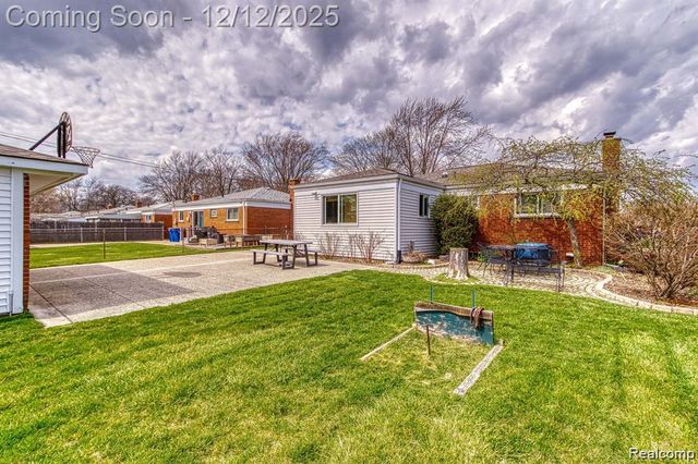 13194 Burgundy Avenue, Warren, MI 48089