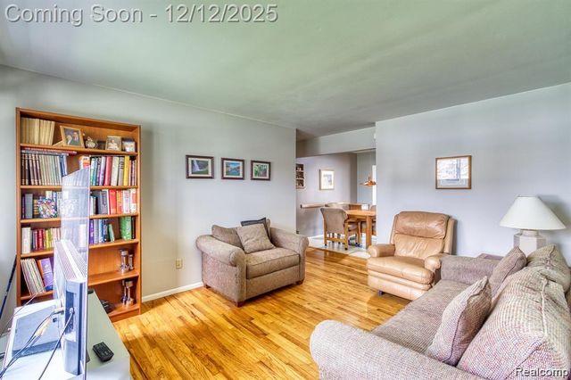 13194 Burgundy Avenue, Warren, MI 48089