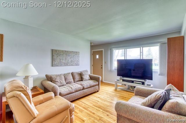 13194 Burgundy Avenue, Warren, MI 48089