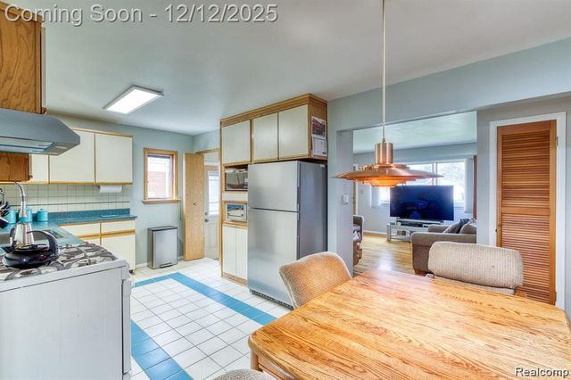 13194 Burgundy Avenue, Warren, MI 48089