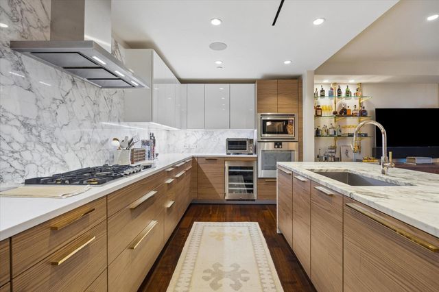 3433 Westheimer Road 504, Houston, TX 77027