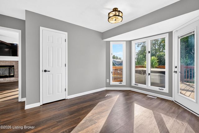 7603 Parkridge Trace, Louisville, KY 40214