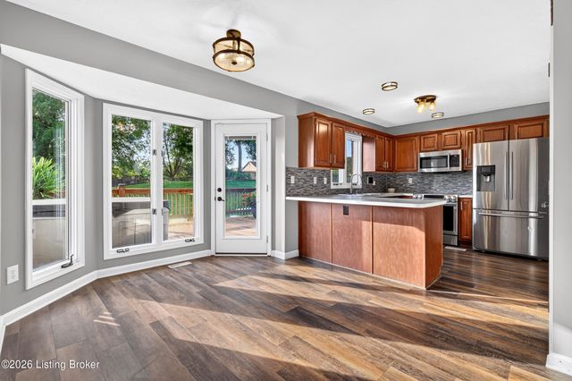 7603 Parkridge Trace, Louisville, KY 40214