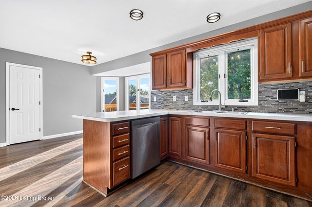7603 Parkridge Trace, Louisville, KY 40214