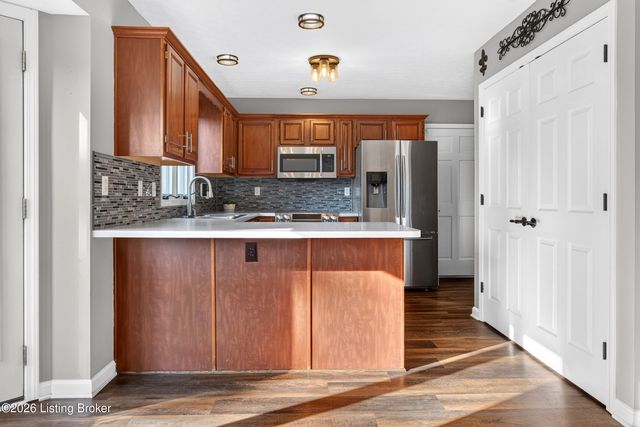 7603 Parkridge Trace, Louisville, KY 40214
