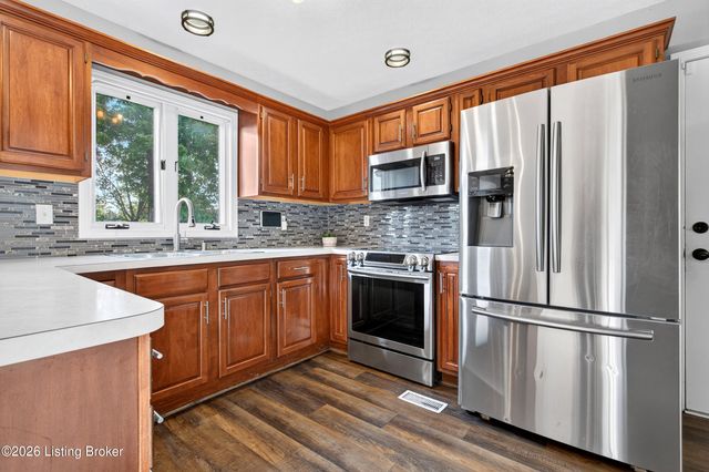 7603 Parkridge Trace, Louisville, KY 40214
