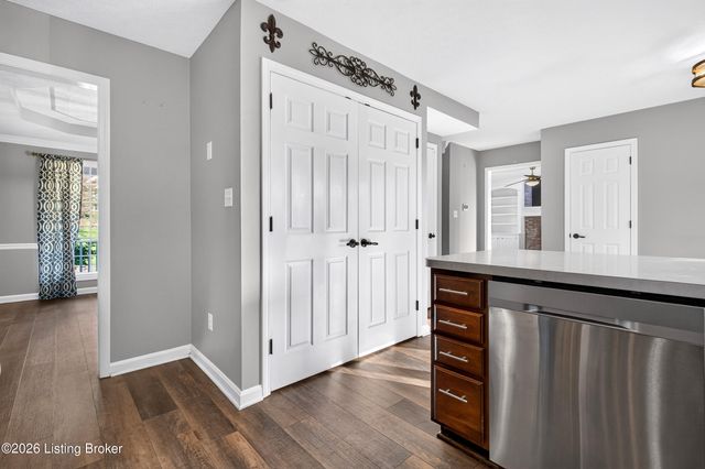 7603 Parkridge Trace, Louisville, KY 40214