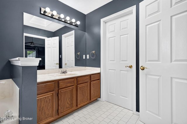 7603 Parkridge Trace, Louisville, KY 40214
