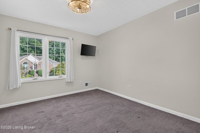 7603 Parkridge Trace, Louisville, KY 40214