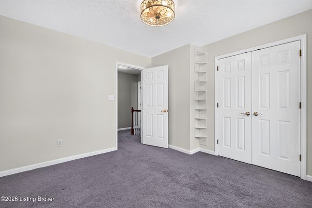 7603 Parkridge Trace, Louisville, KY 40214