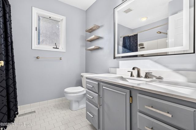 7603 Parkridge Trace, Louisville, KY 40214