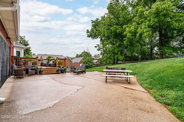 7603 Parkridge Trace, Louisville, KY 40214