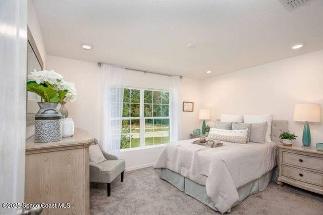 586 Darien Avenue SW, Palm Bay, FL 32908