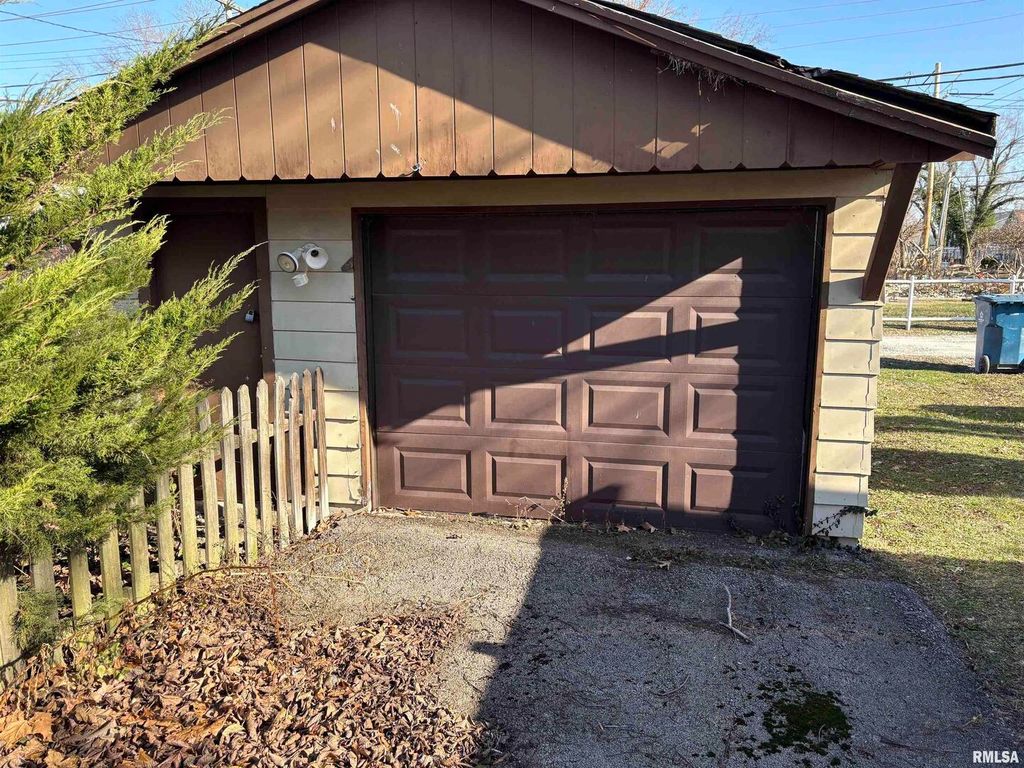 Image 15 of property listing at 433 LINDEN, Centralia, IL 62801