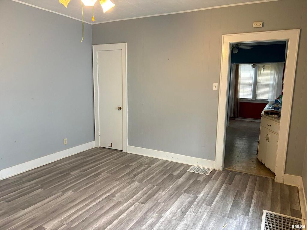 Image 5 of property listing at 433 LINDEN, Centralia, IL 62801