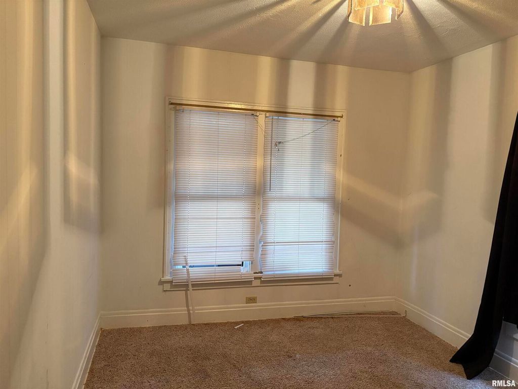 Image 6 of property listing at 433 LINDEN, Centralia, IL 62801