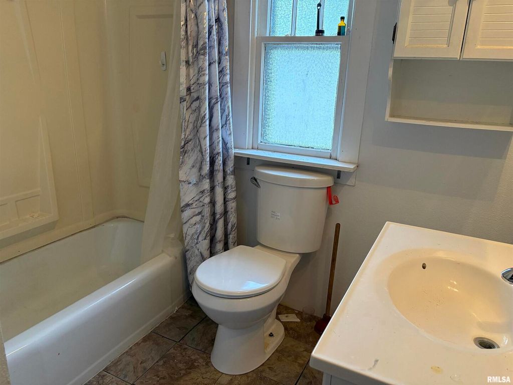 Image 8 of property listing at 433 LINDEN, Centralia, IL 62801