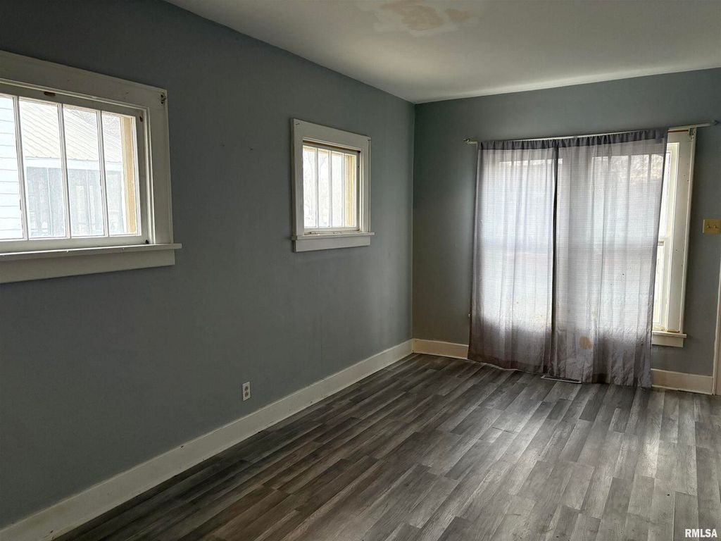 Image 9 of property listing at 433 LINDEN, Centralia, IL 62801