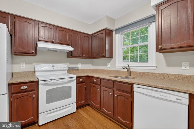 9821 OWENS CT, Fairfax, VA 22031