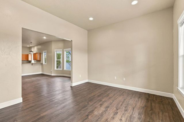 217 E Indiana Ave, Spokane, WA 99207