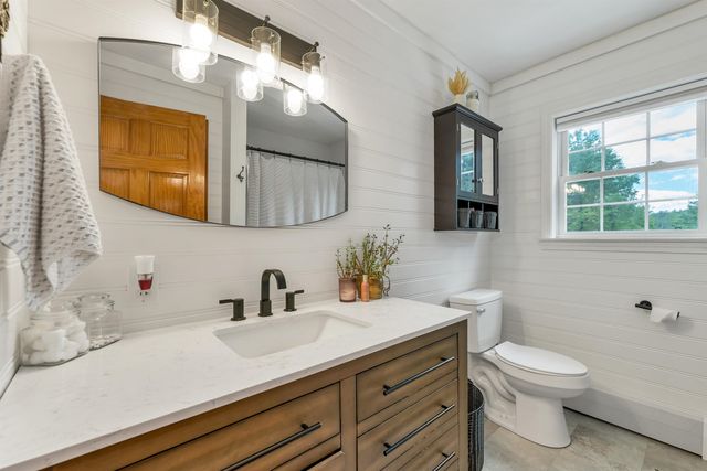 39 Beach Pond Road, Wolfeboro, NH 03894