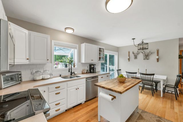 39 Beach Pond Road, Wolfeboro, NH 03894