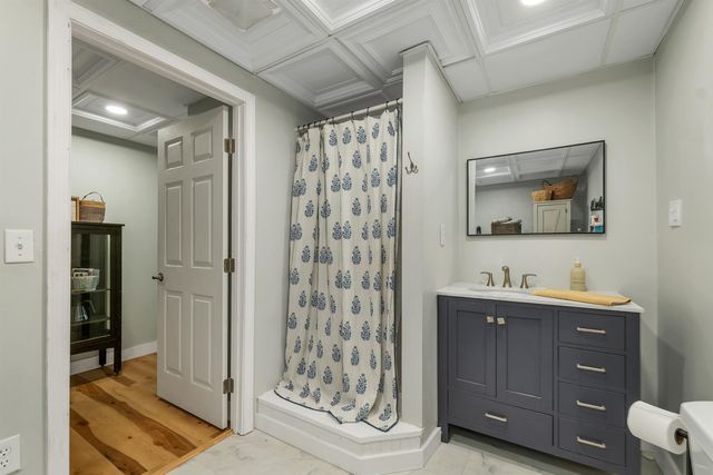 39 Beach Pond Road, Wolfeboro, NH 03894