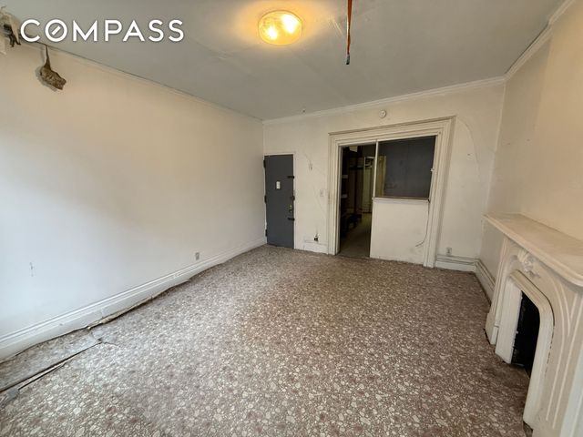 320 W 47th St Apt 4W, New York City, NY 10036