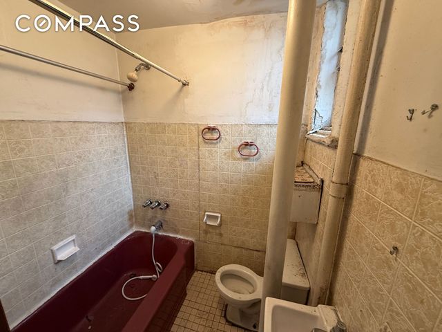 320 W 47th St Apt 4W, New York City, NY 10036