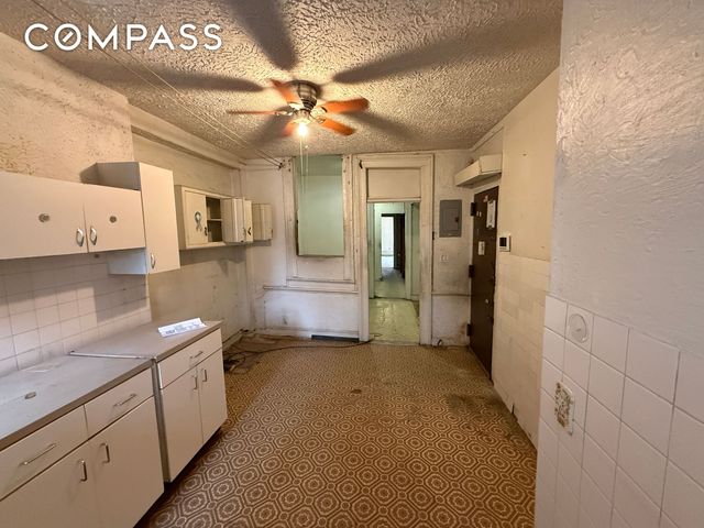 320 W 47th St Apt 4W, New York City, NY 10036