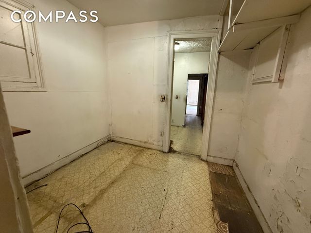 320 W 47th St Apt 4W, New York City, NY 10036