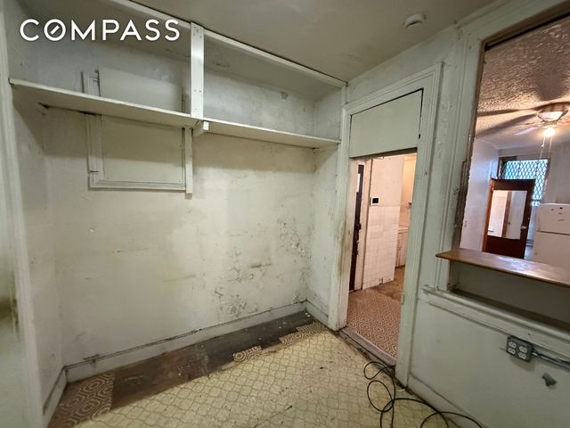 320 W 47th St Apt 4W, New York City, NY 10036