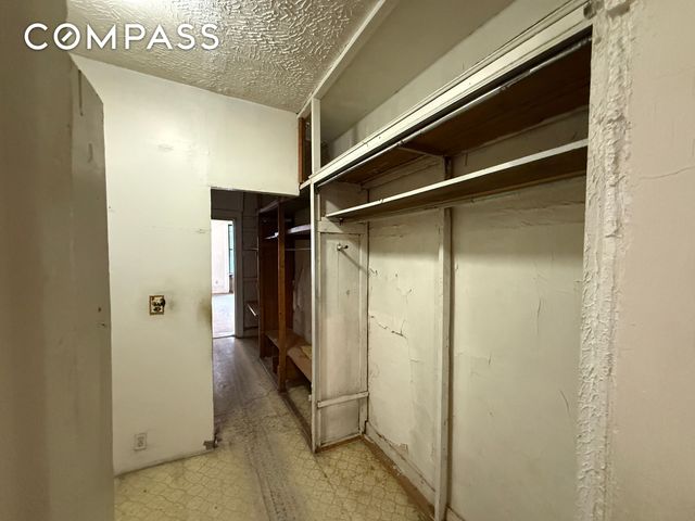 320 W 47th St Apt 4W, New York City, NY 10036