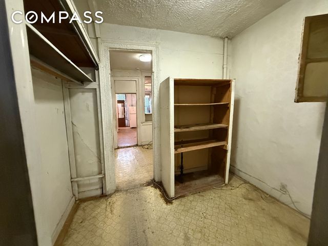 320 W 47th St Apt 4W, New York City, NY 10036