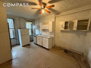 320 W 47th St Apt 4W, New York City, NY 10036