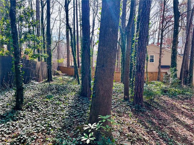 1140 Taylor Oaks Drive, Roswell, GA 30076