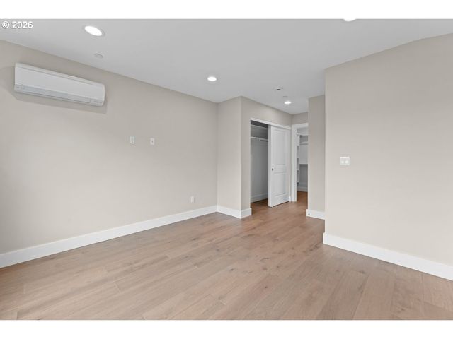 9824 Sw 34th Pl, Portland, OR 97219