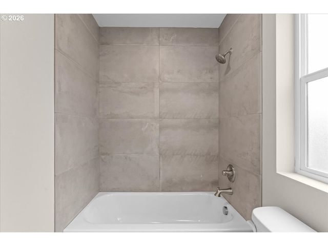 9824 Sw 34th Pl, Portland, OR 97219