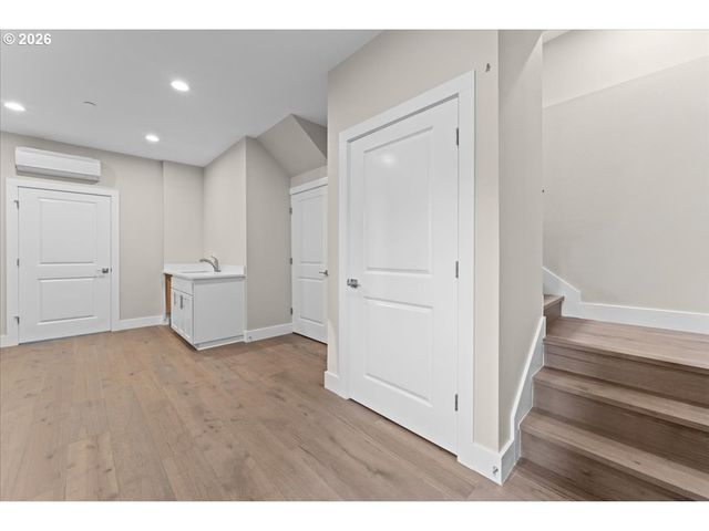 9824 Sw 34th Pl, Portland, OR 97219