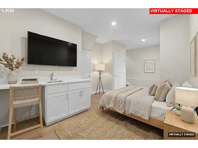 9824 Sw 34th Pl, Portland, OR 97219