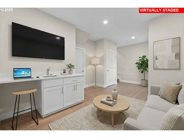 9824 Sw 34th Pl, Portland, OR 97219