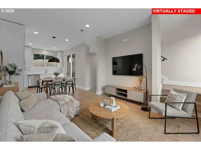 9824 Sw 34th Pl, Portland, OR 97219