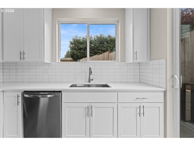 9824 Sw 34th Pl, Portland, OR 97219