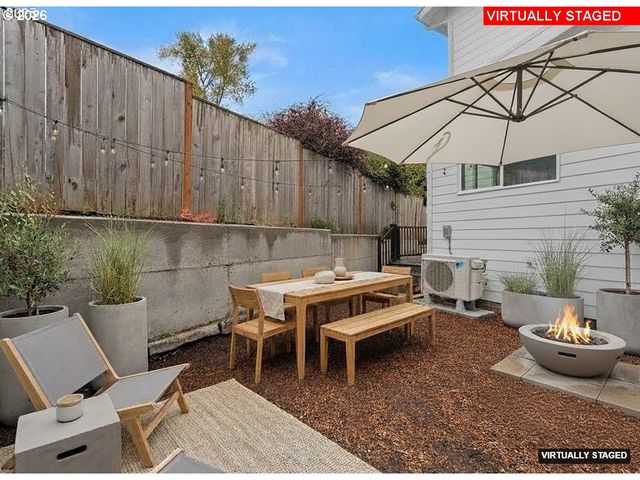 9824 Sw 34th Pl, Portland, OR 97219