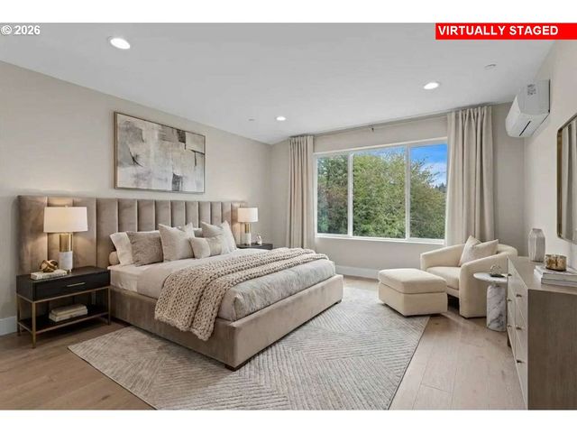 9824 Sw 34th Pl, Portland, OR 97219