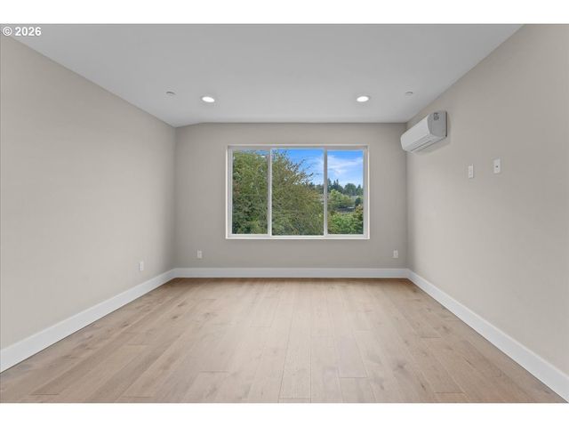 9824 Sw 34th Pl, Portland, OR 97219