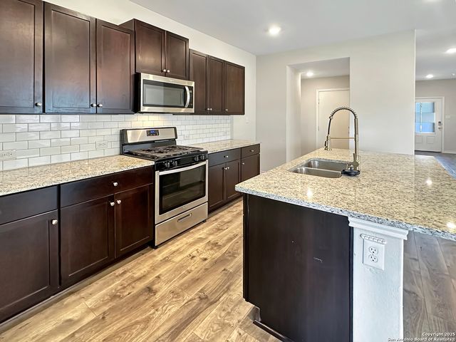 408 Pebble Creek Run, New Braunfels, TX 78130