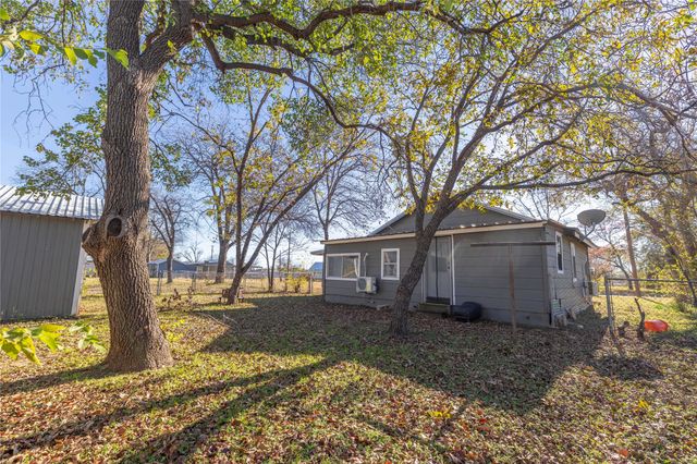 1112 W Baker Street, Brownwood, TX 76801