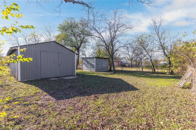 1112 W Baker Street, Brownwood, TX 76801